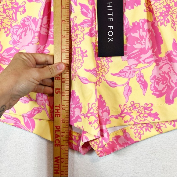 White Fox Boutique Sunshine On My Mind Shorts Summer Blossom NWT Size XS Floral - Picture 9 of 10